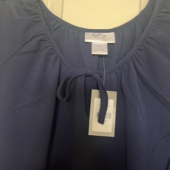 NWT BLOUSE - Picture 2 of 3